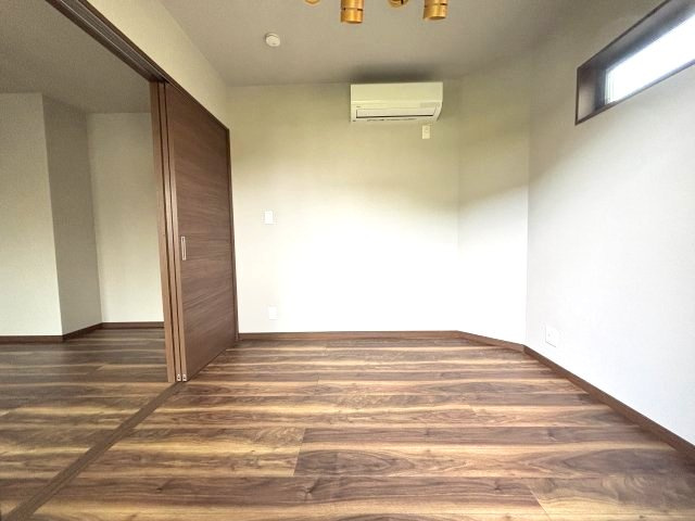 アライアンス常磐町の洋室