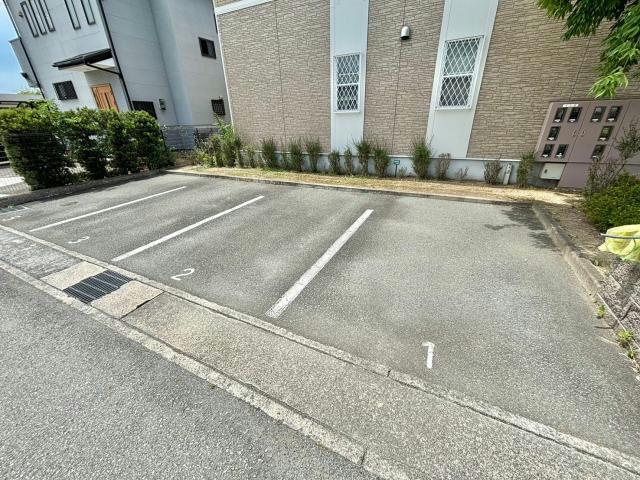 アーバンコートMの駐車場