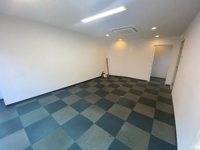 府中市住吉町１丁目の店舗事務所の内装