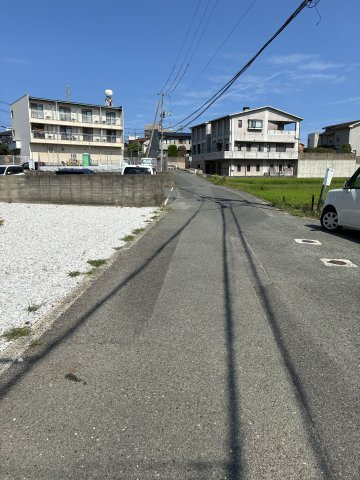 東梶返リノベ戸建ての前面道路含む現地写真