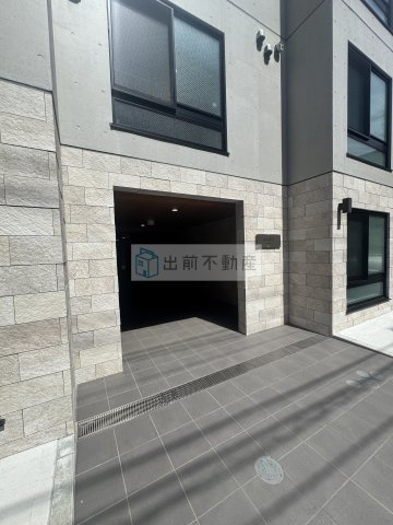 「駅近新築」aLATO NAKAI のエントランス