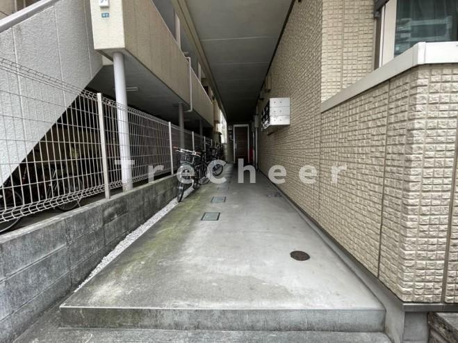 マンション鷹の巣のエントランス