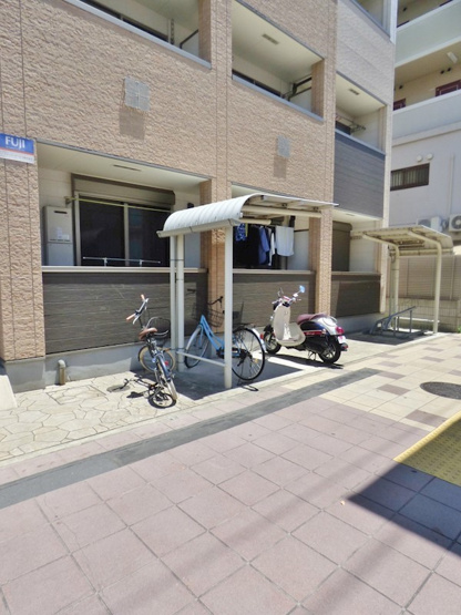 当店は家主強制でない場合、消毒・抗菌代や安心サポート代など不要費用は一切不要。オンライン案内可。
