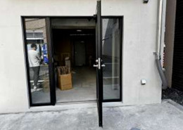 中央区湊３丁目の店舗一部のエントランス