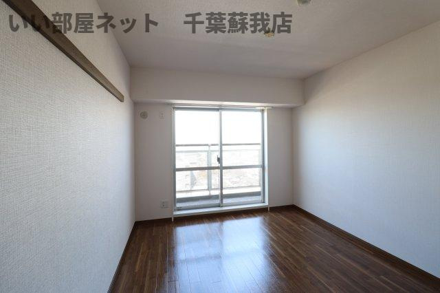 オーシャンビュー壱番館の洋室|落ち着いた色調の洋室です