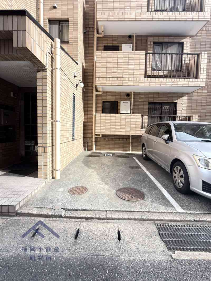 ライオンズマンション今宿の駐車場