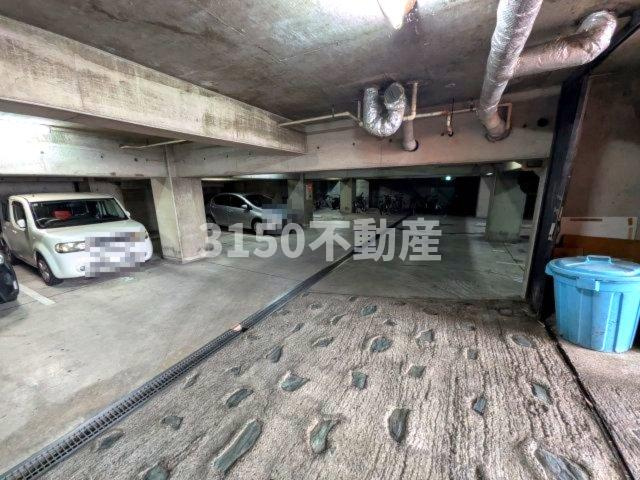 エクセルハイツ七番館の駐車場