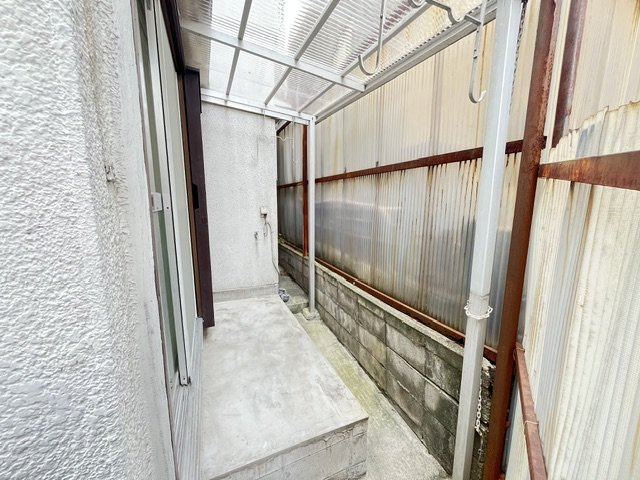 向野町貸家のバルコニー