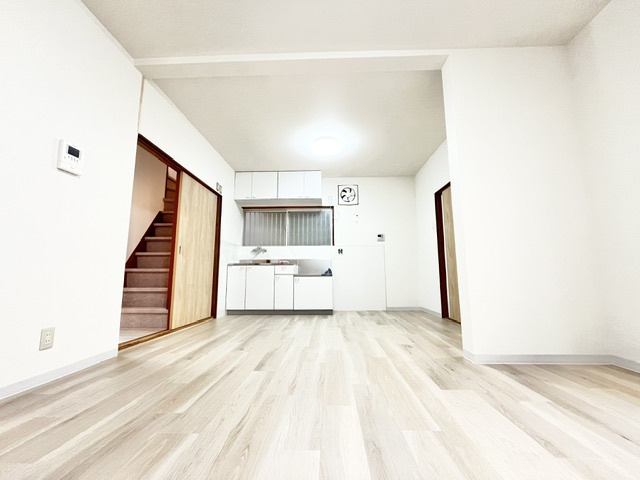 向野町貸家の居間・リビング
