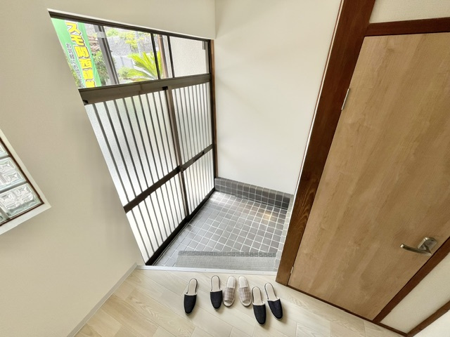 向野町貸家の玄関