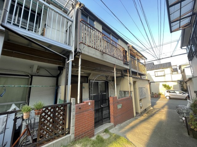 西宮市上田東町テラスハウスのエントランス