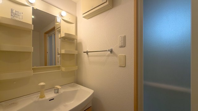 クレール錦町の洗面所
