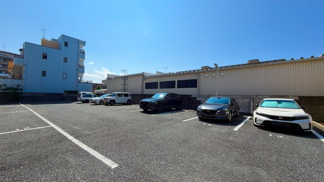 クレール錦町の駐車場