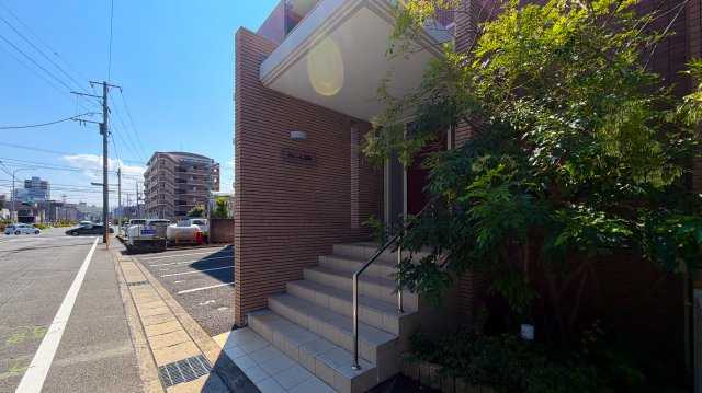 クレール錦町のエントランス