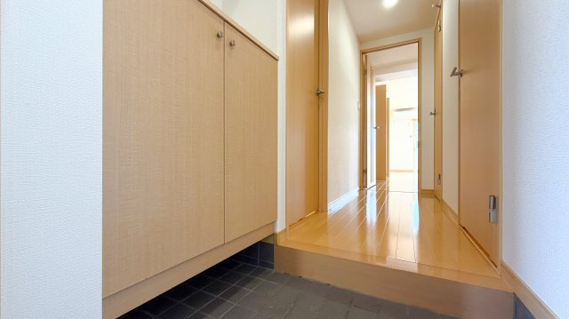クレール錦町の玄関