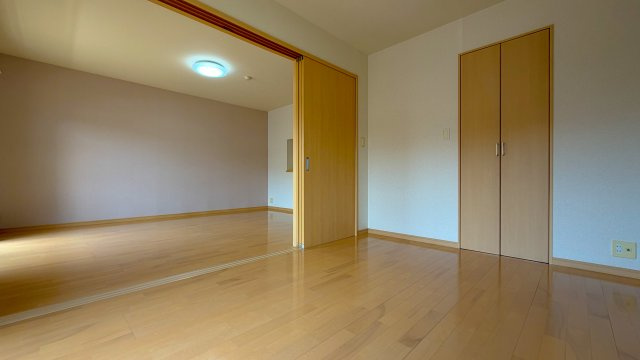 クレール錦町の洋室