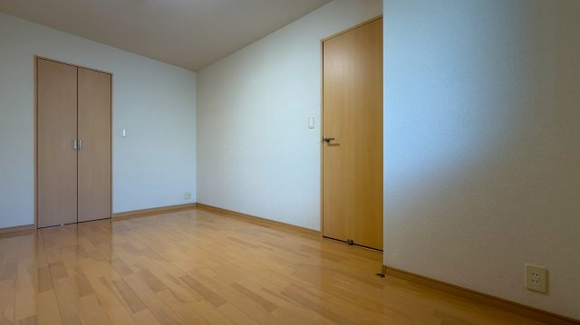 クレール錦町の洋室
