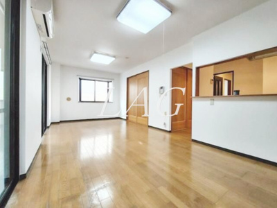 【居間・リビング】 | サウスコート | 洋室のお部屋です。