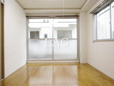 【居間・リビング】 | ロアールハイツ | 洋室のお部屋です。