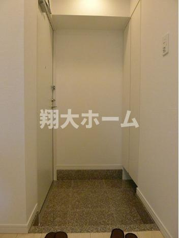 ステージファースト蔵前アジールコートの玄関