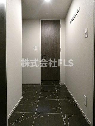 港区六本木５丁目の賃貸マンションの玄関