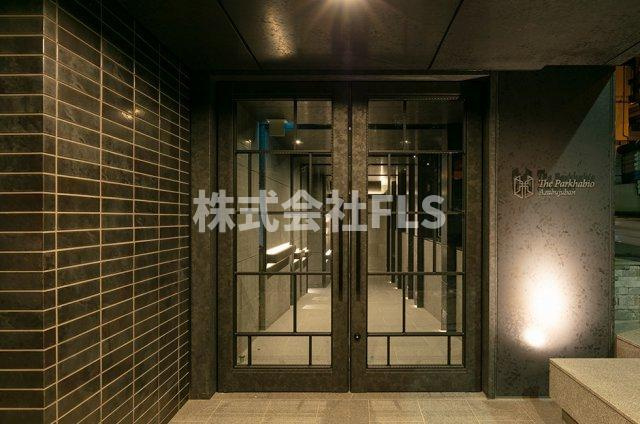 港区六本木５丁目の賃貸マンションのエントランス