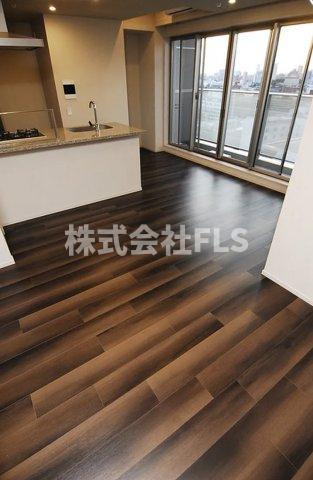 港区六本木５丁目の賃貸マンションの居間・リビング