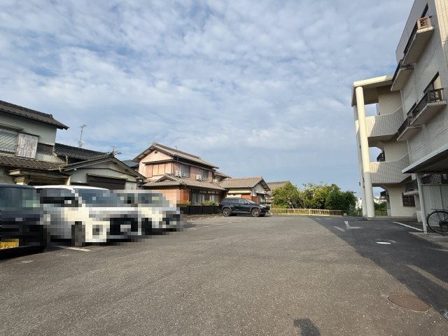 グランドール・清水苑の駐車場