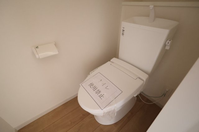《仲介手数料無料》大宮区天沼町１丁目279-3新築一戸建てのトイレ|1階