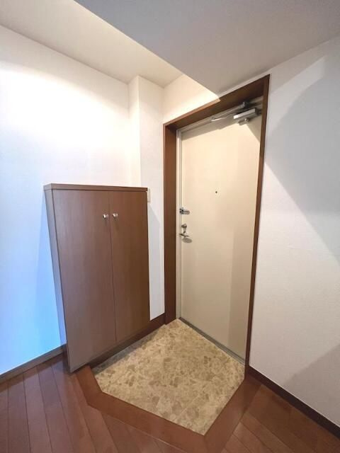 ステージファースト慶應三田の玄関