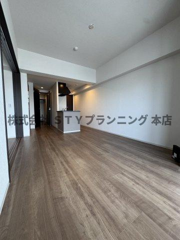 仲介手数料０円！CLOVER泉の居間・リビング