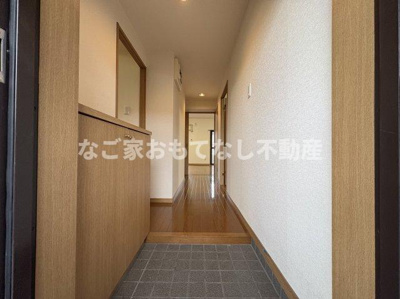 【玄関】 | コンフォート上小田井 | ※写真は別号室