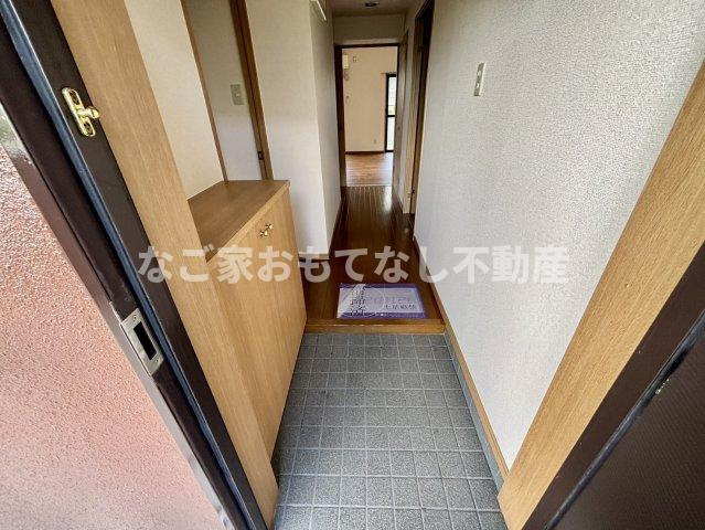 【玄関】 | コンフォート上小田井 | ※写真は別号室