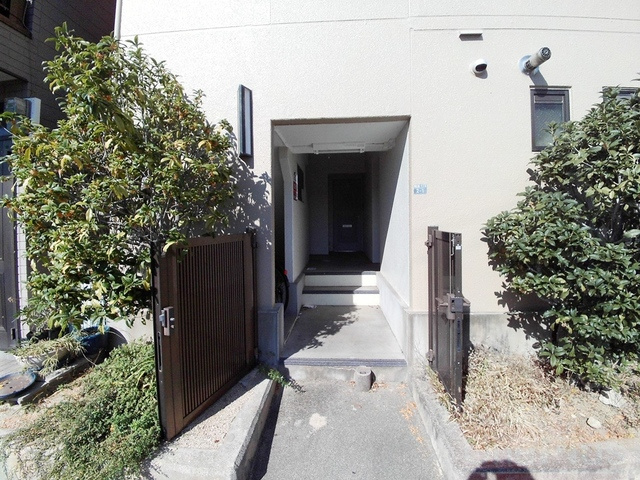 神戸市灘区灘北通１丁目の賃貸マンションのエントランス
