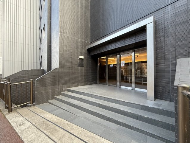 アルティザ仙台花京院のエントランス