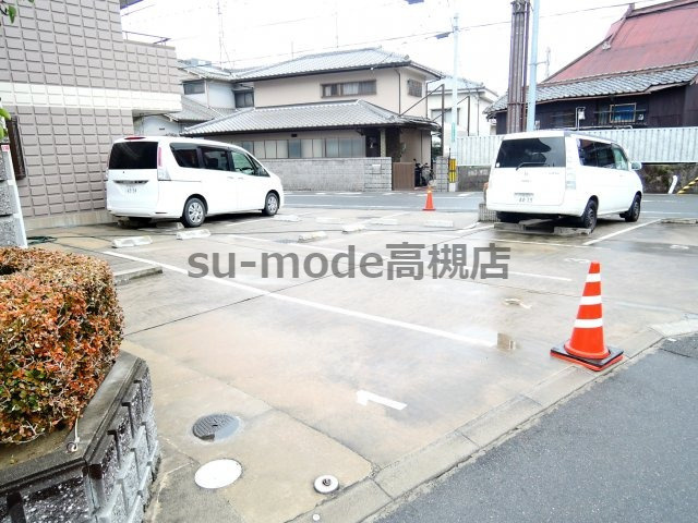 ヴィラ唐崎の駐車場