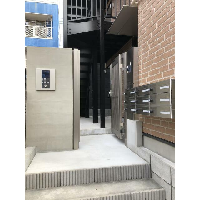 横浜市栄区長尾台町のアパートのエントランス