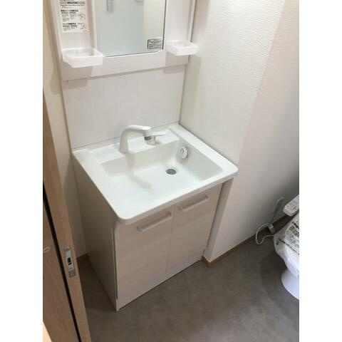 横浜市栄区長尾台町のアパートの洗面所