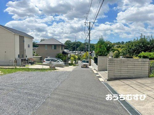 名東区梅森坂西2期(全2区画)の前面道路含む現地写真