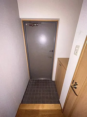 アミーグランコート三宮の玄関