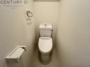 温水洗浄便座機能付きのトイレです♪