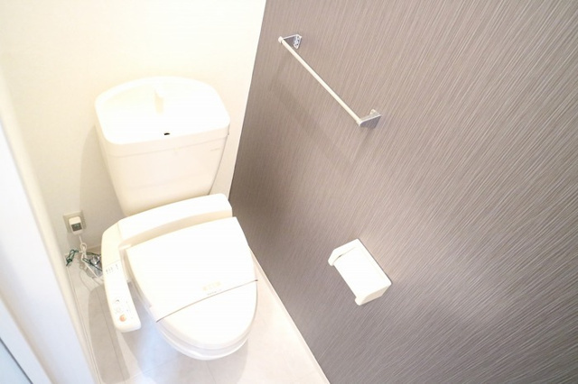 温水洗浄便座付きのトイレです♪