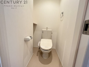 温水洗浄便座付きのトイレです♪