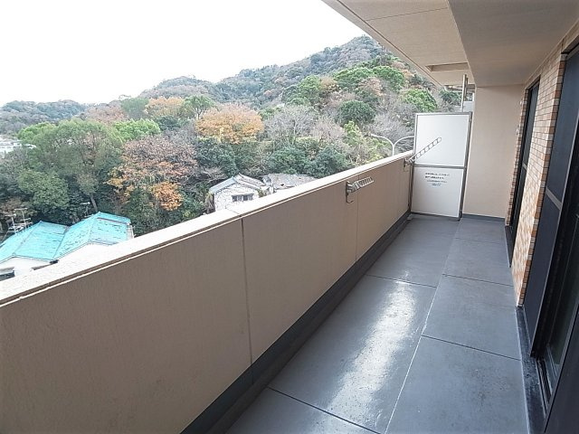 サンコート花山のバルコニー|広めのバルコニー・洗濯干しもラクラクです