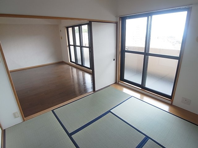 サンコート花山の内装|和室も明るく清潔な空間です
