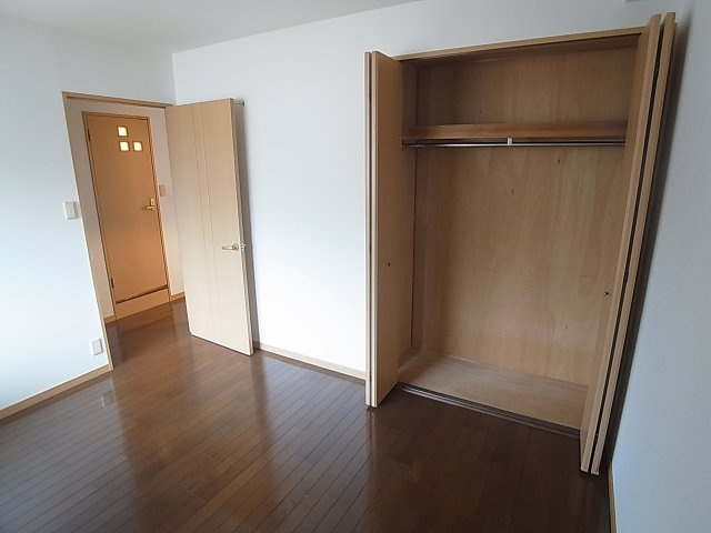 サンコート花山の収納|洋室・収納完備