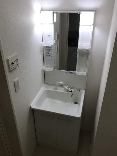 アンプルールフェール十条の洗面所