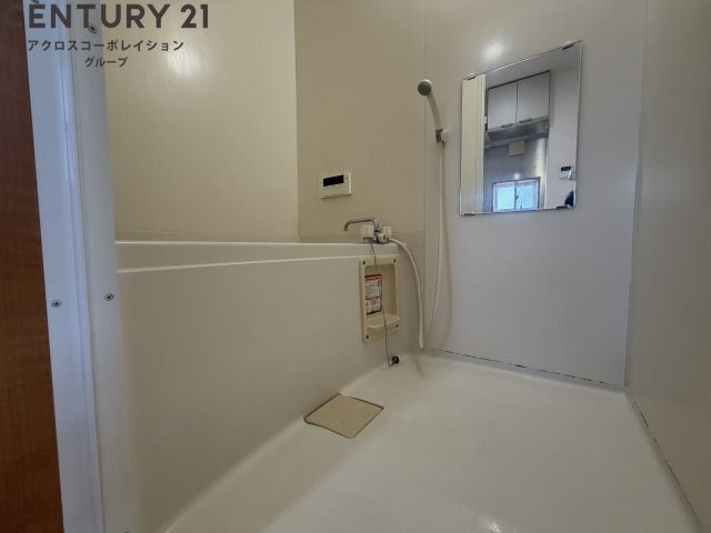 約1坪サイズのお風呂で足を伸ばして入浴できます☆