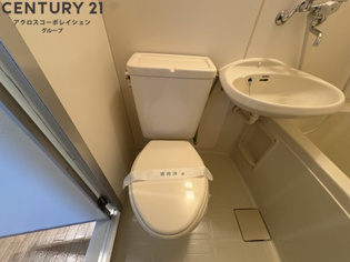 浴室内にトイレがあります☆