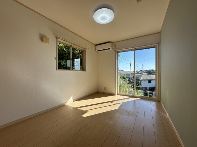川崎市麻生区岡上５丁目のアパートの居間・リビング